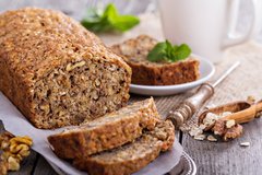 Carrot, Walnut and Linseed Cake or Cup-Cakes